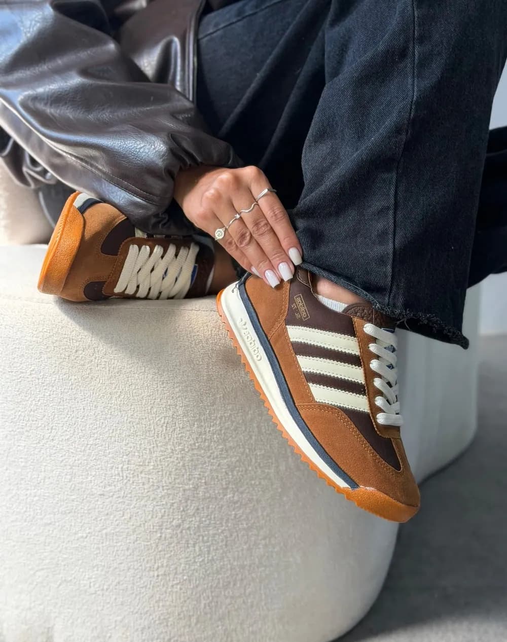 Tênis Adidas SL Camurça Caramelo/ Marinho — foto 1
