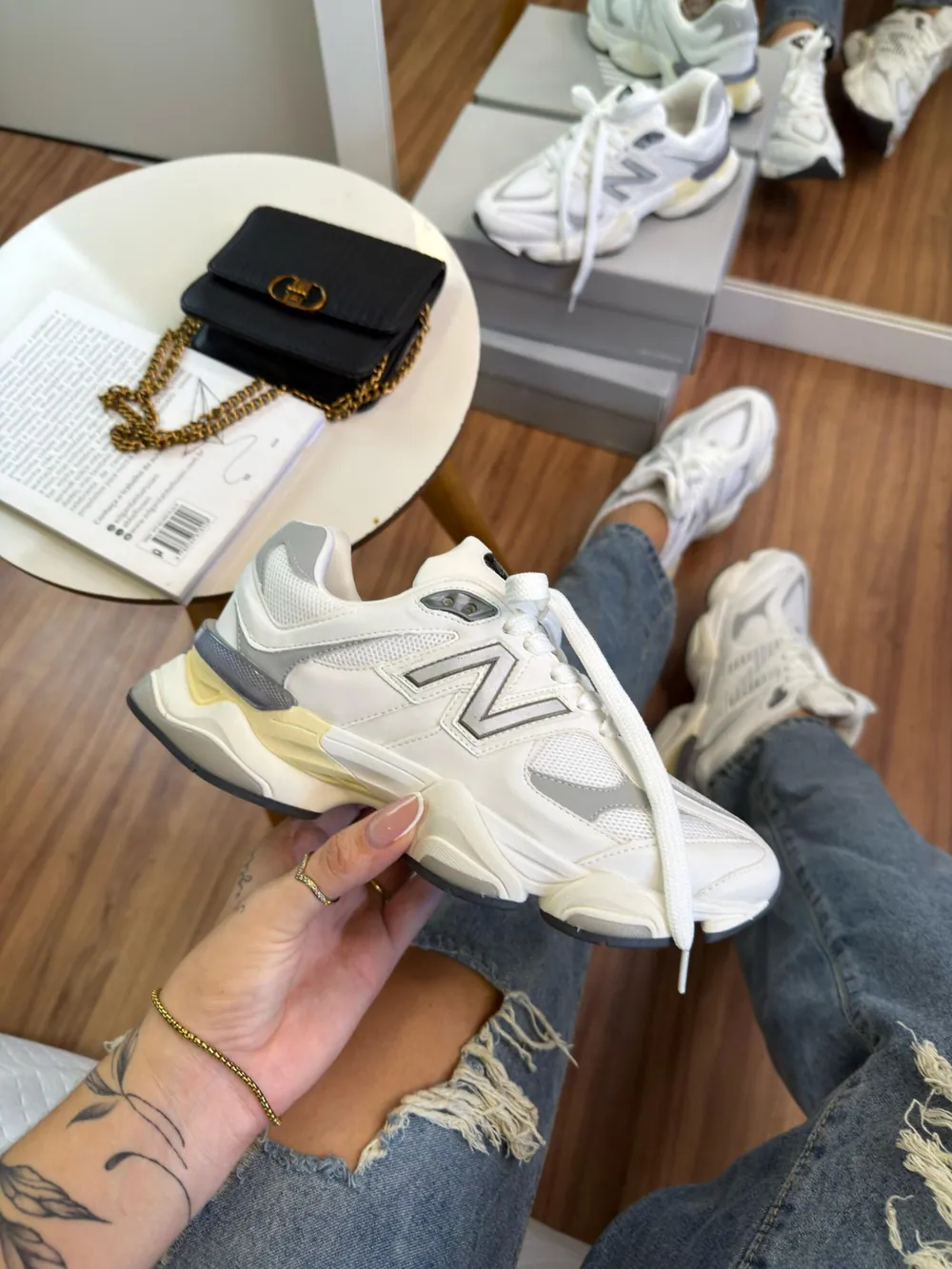 Tênis New Balance 9060 Couro Branco Cinza Unissex — foto 1