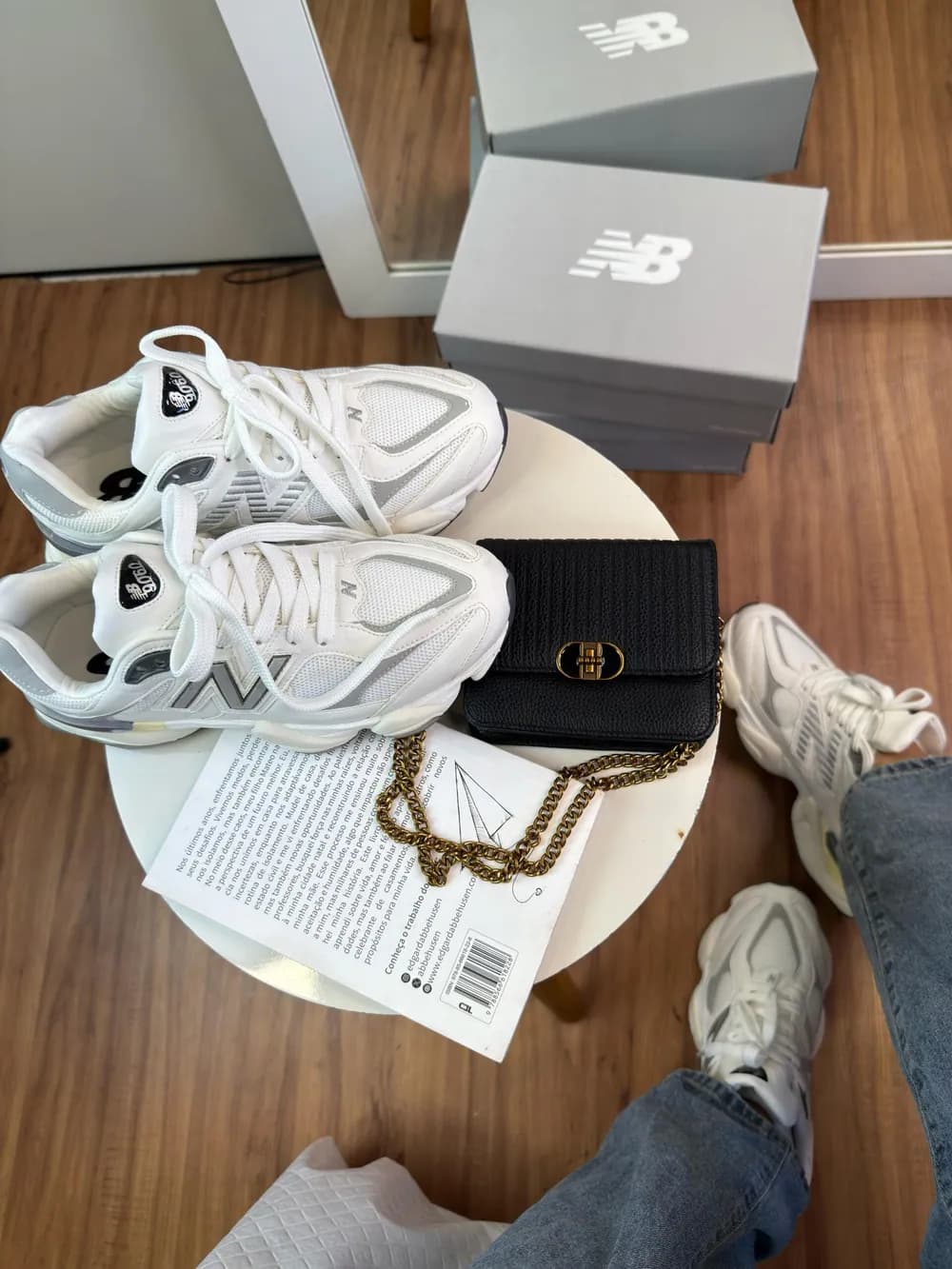 Tênis New Balance 9060 Couro Branco Cinza Unissex — foto 3
