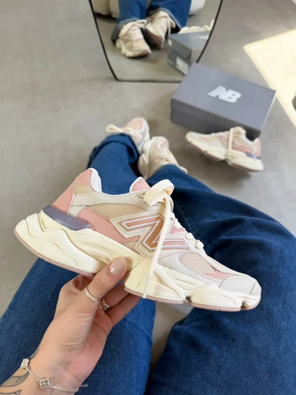 Tênis New Balance 9060 Sintético Off/Rose — foto 3