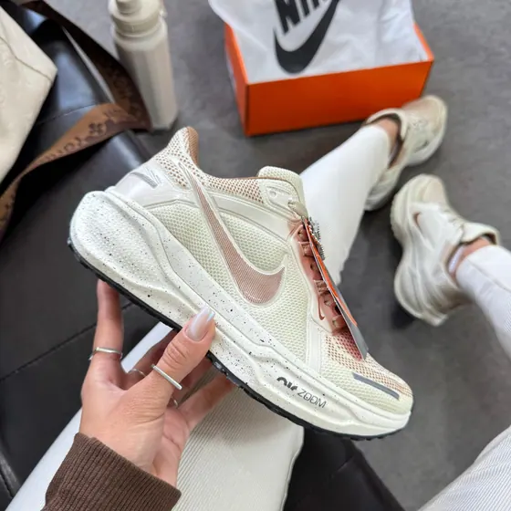 Tênis Nike Pegasus 41 Areia/Caramelo