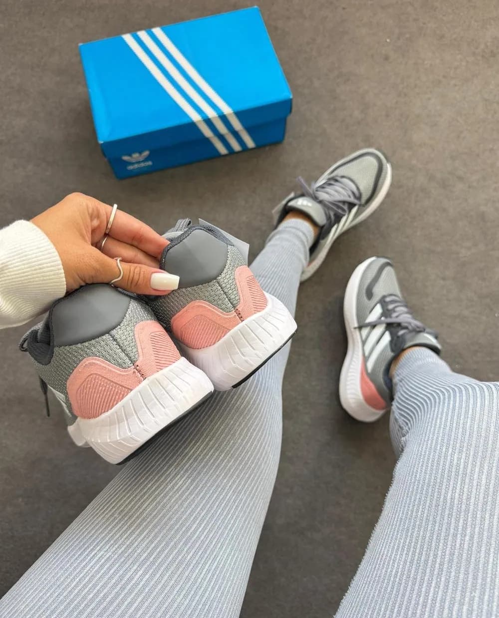Tênis Run Falcon Cinza/Rosa — foto 2