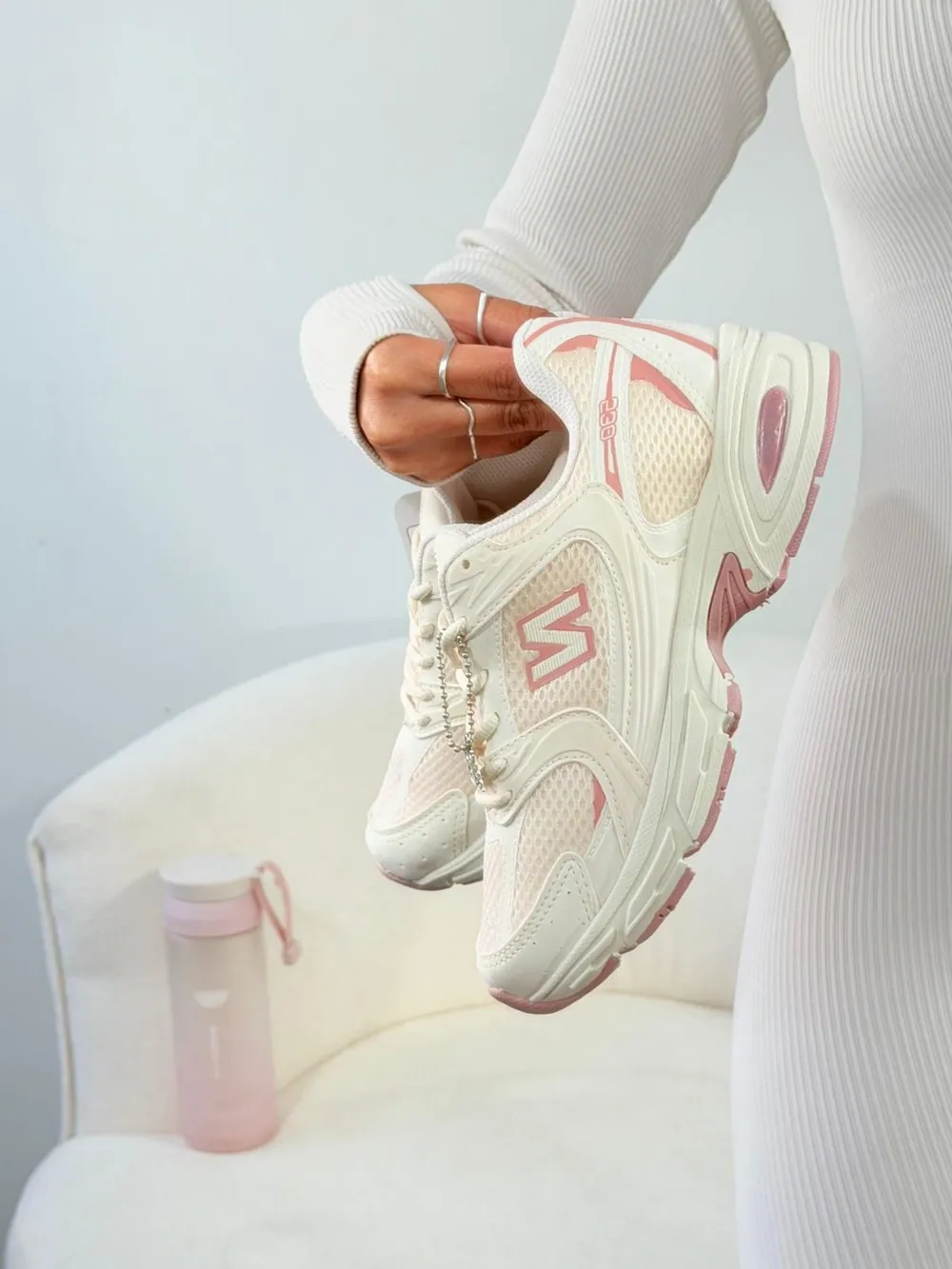 Tênis New balance 530 sintético Off/Rosa — foto 1