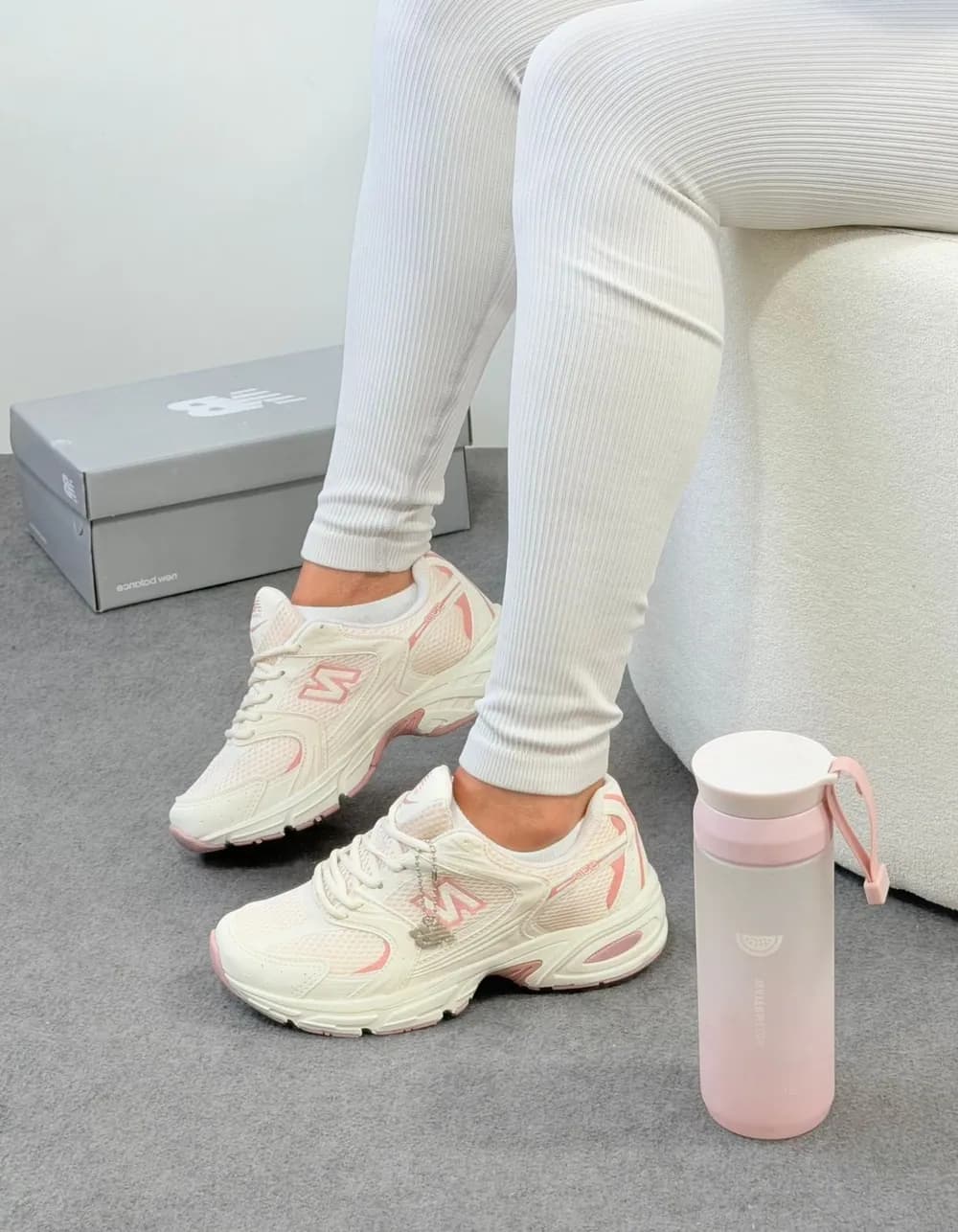 Tênis New balance 530 sintético Off/Rosa — foto 2