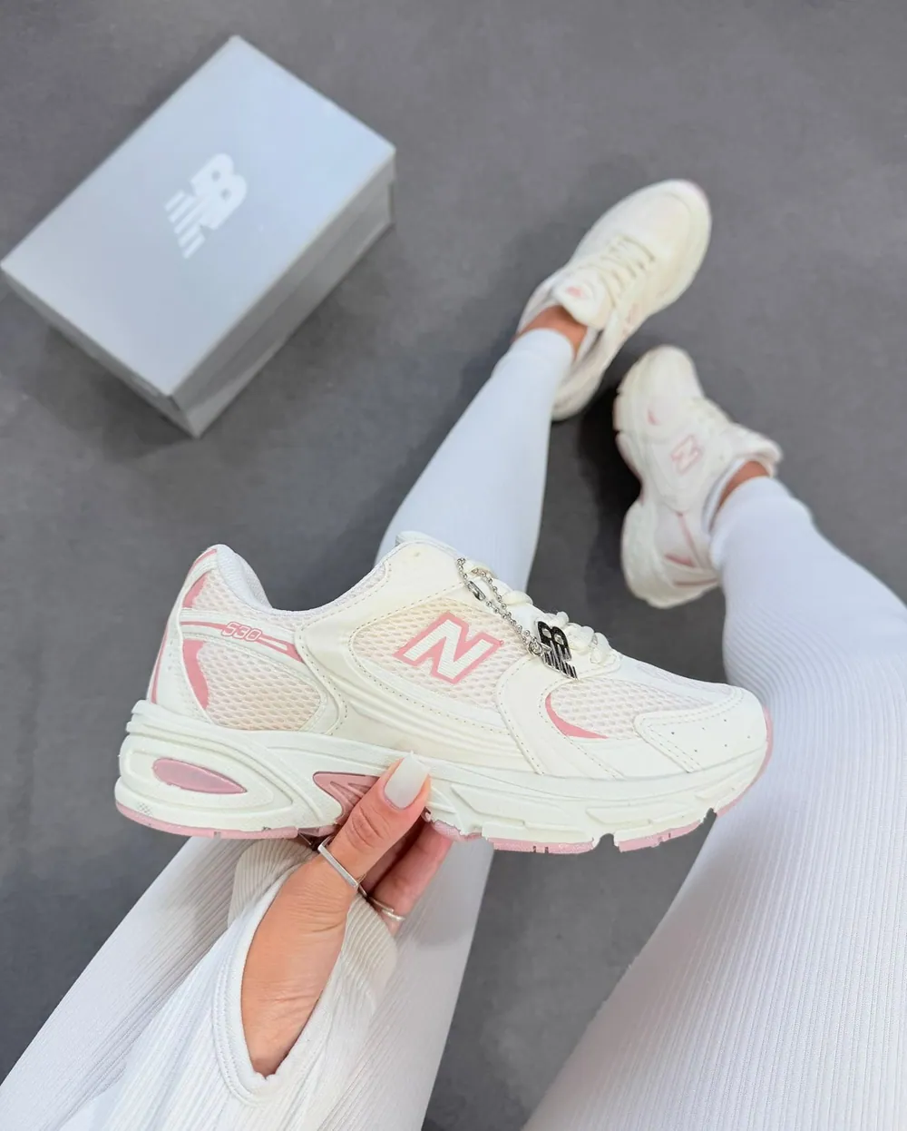 Tênis New balance 530 sintético Off/Rosa — foto 3