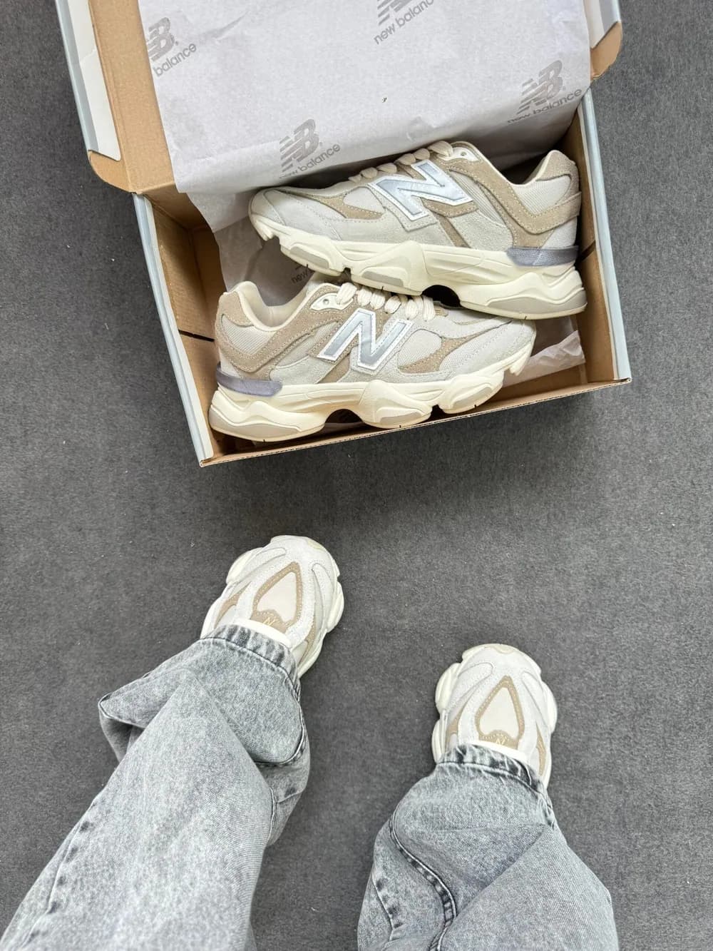 Tênis New Balance 9060 Couro Bege/Cinza — foto 7