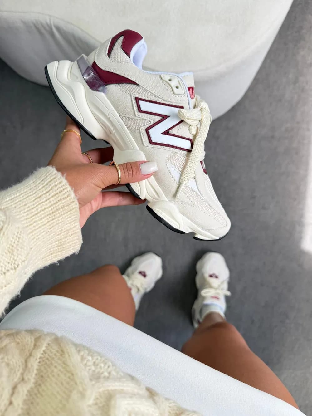 Tênis New Balance 9060 Sintético OFF/BORDO — foto 2