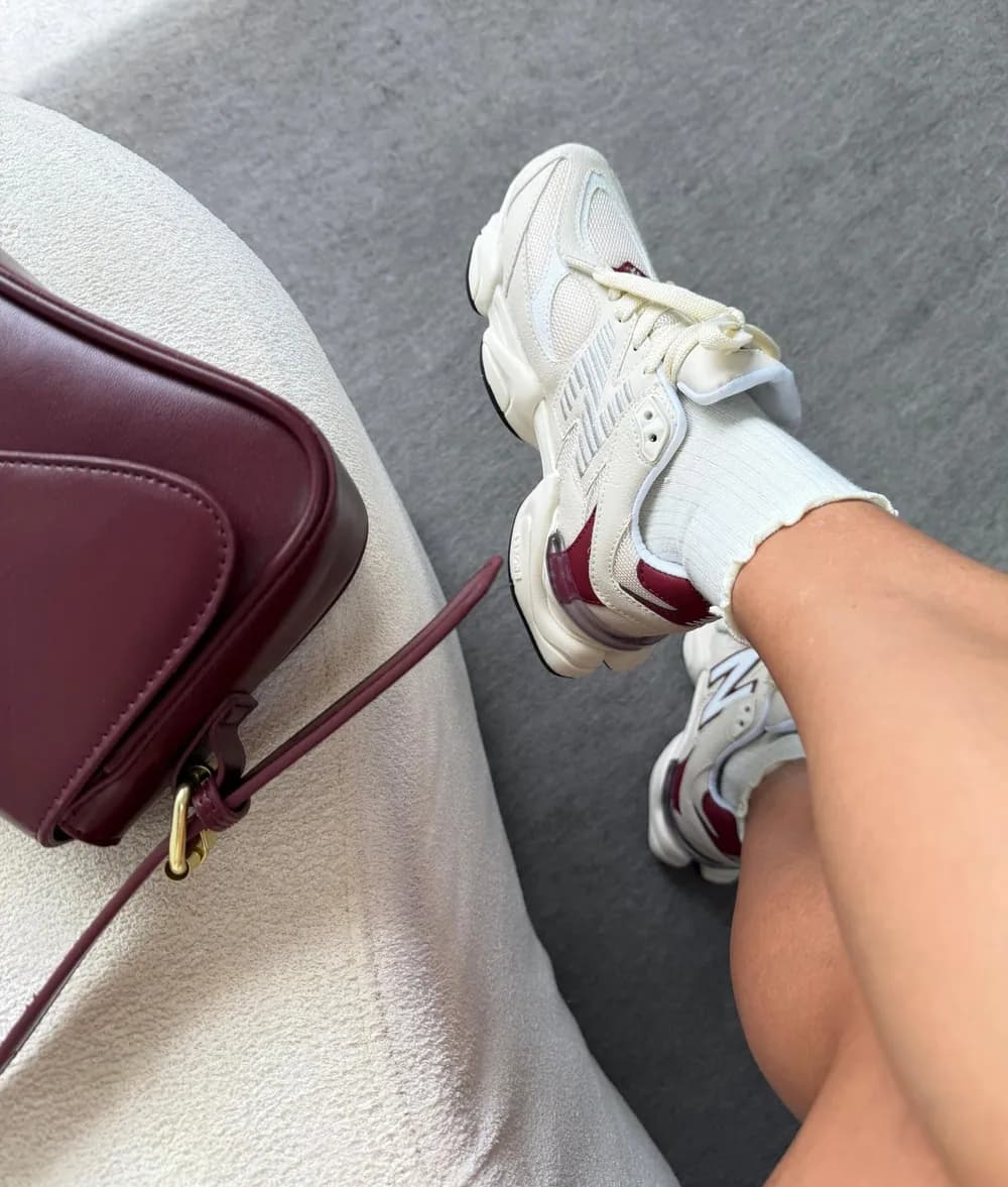 Tênis New Balance 9060 Sintético OFF/BORDO — foto 4