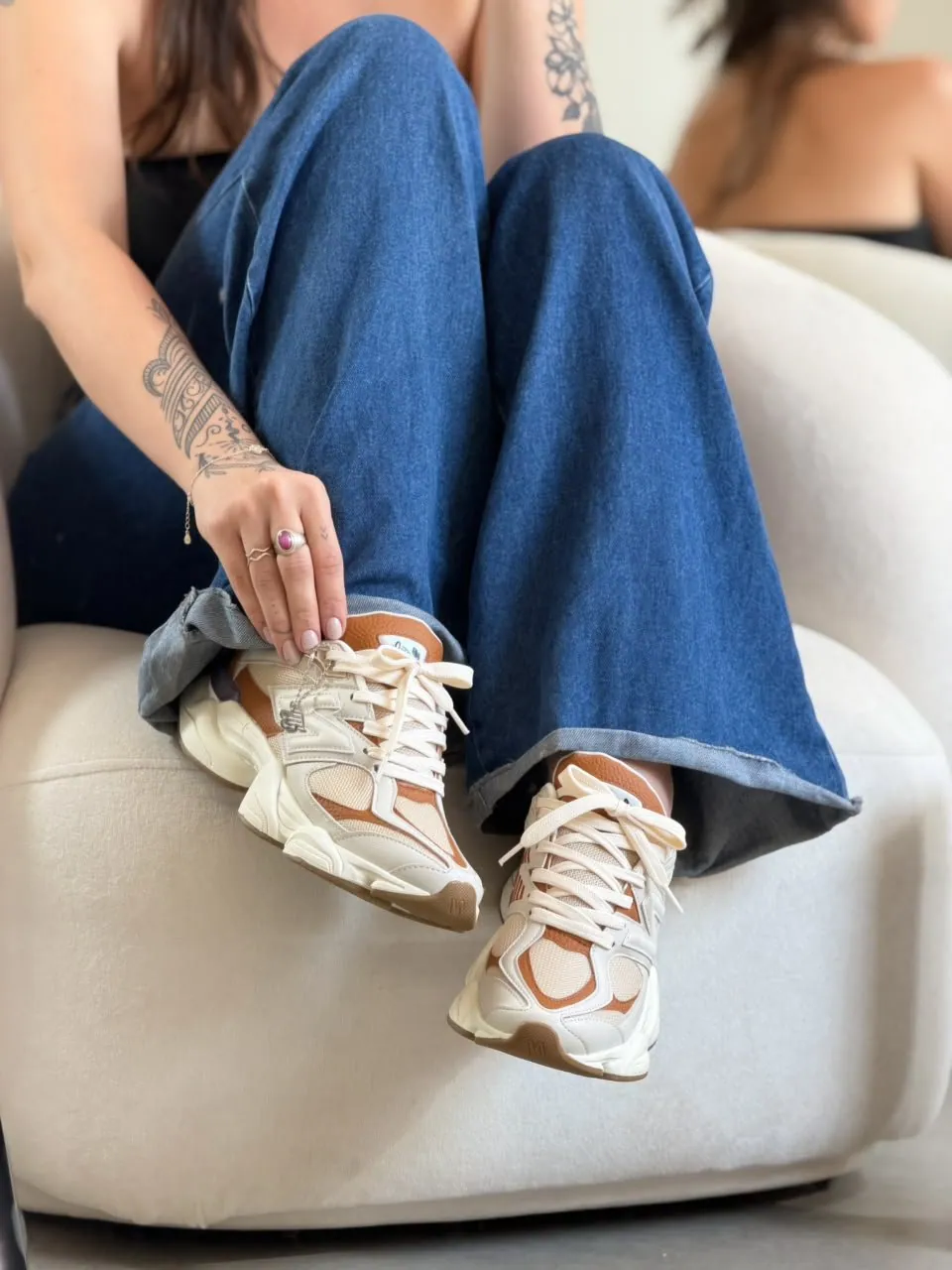 Tênis New Balance 9060 Sintético Off/Caramelo — foto 2
