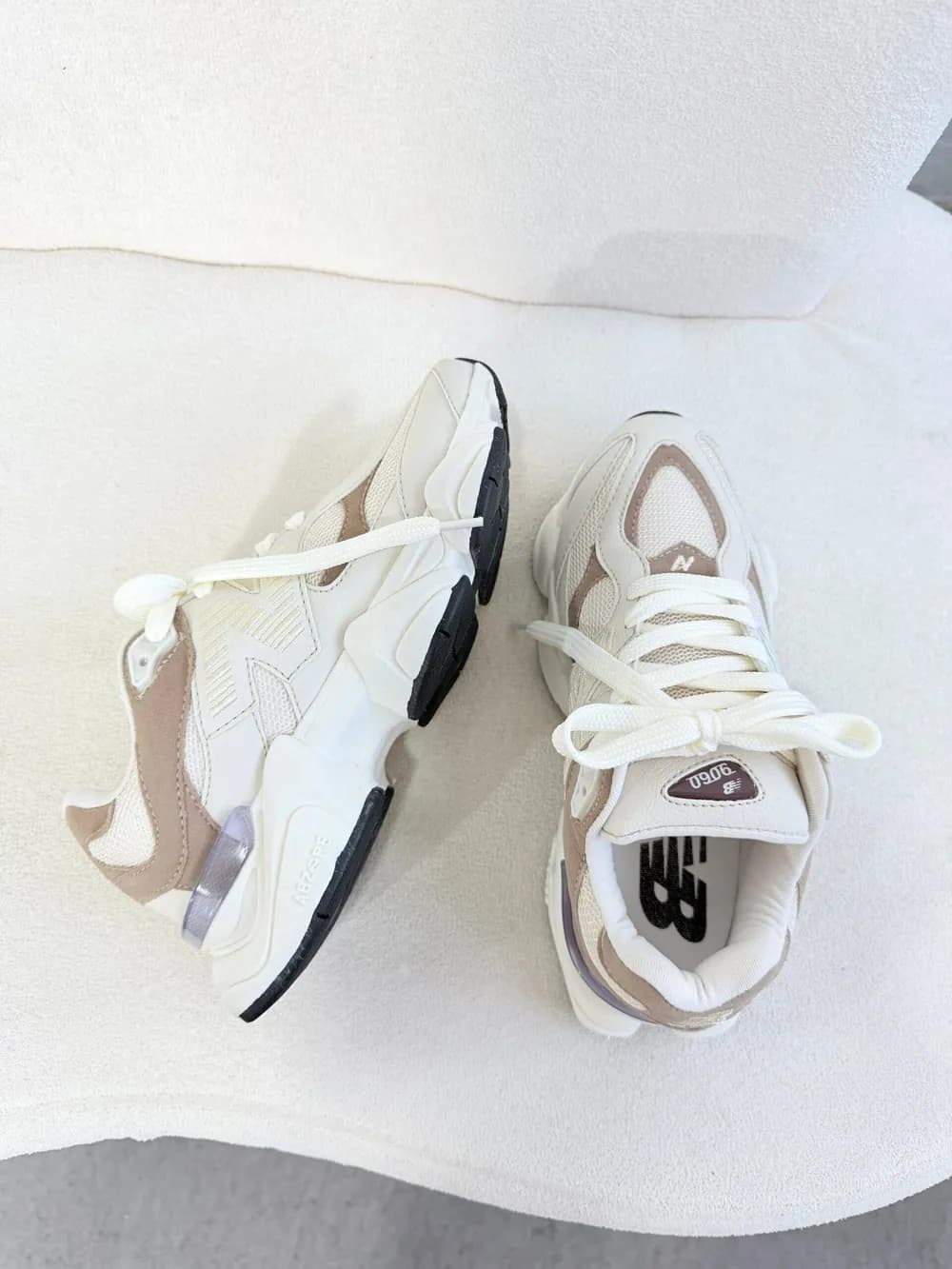 Tênis New Balance 9060 Sintético OFF/CASTOR — foto 5