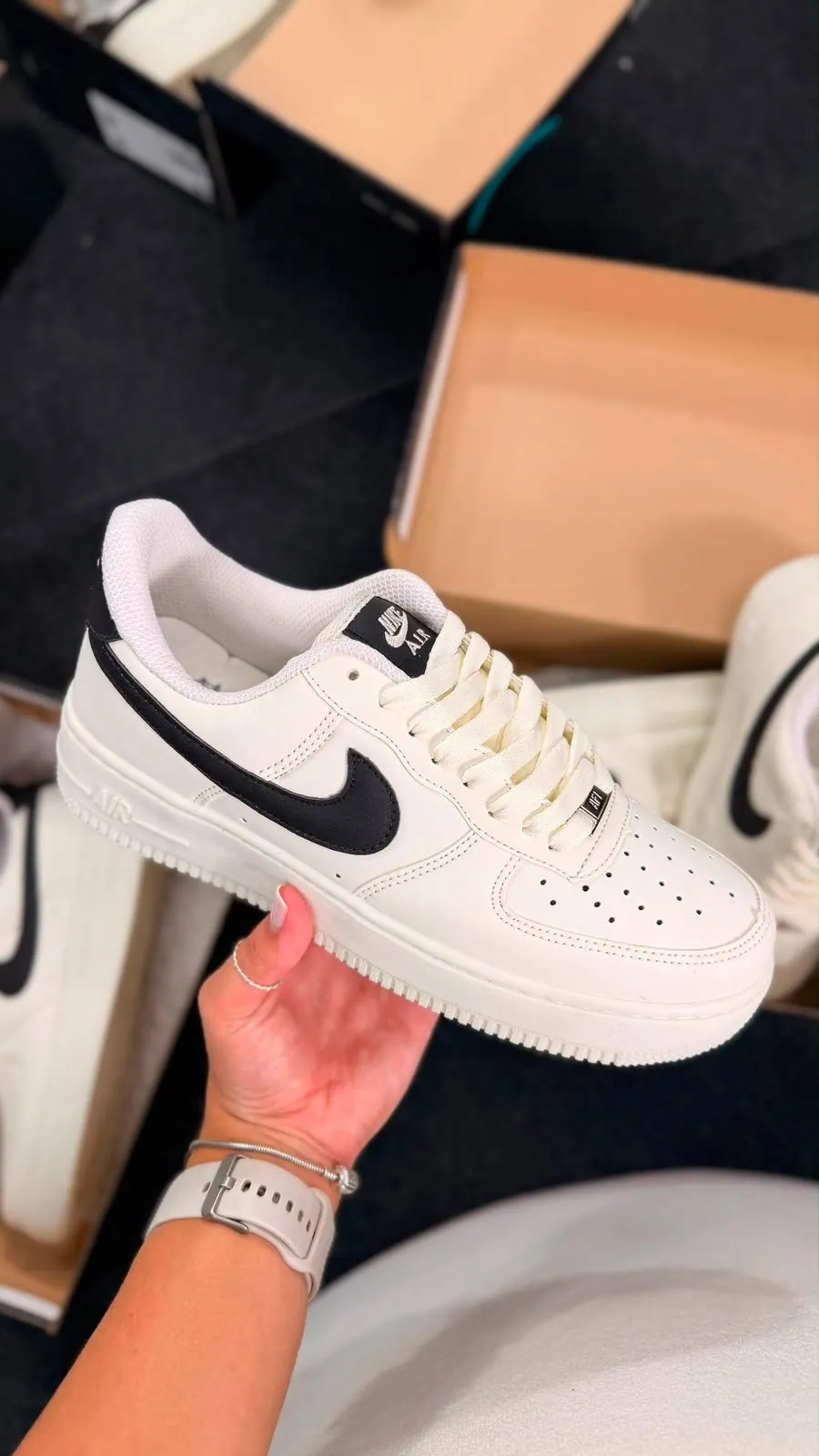 Tênis Nike Air Force Off/Preto — foto 2