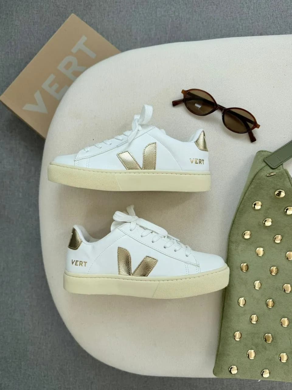 Tênis Vert Cadarço Feminino Branco/Ouro — foto 2