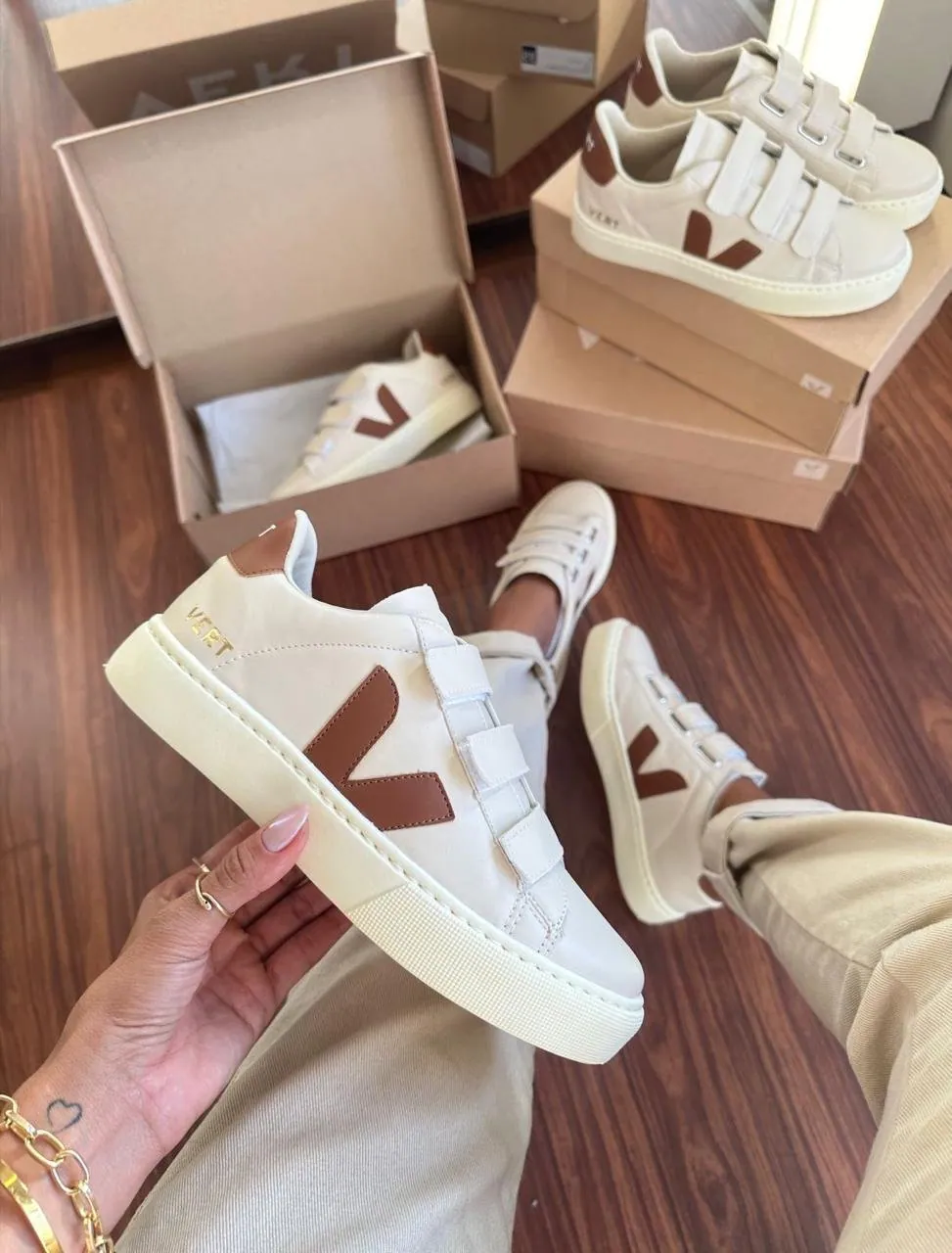 Tênis Vert Velcro Feminino Angelical/Caramelo — foto 2